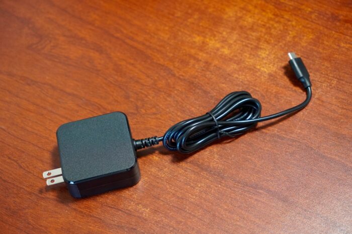InnoView PM608の電源ケーブル