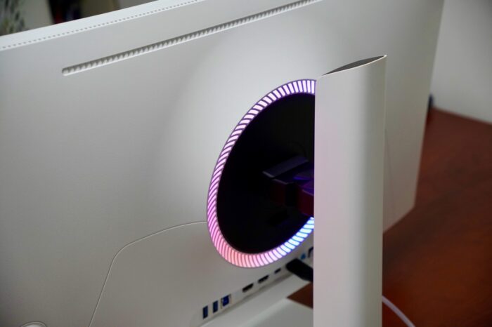 INNOCN GA27V1Mの背面LED