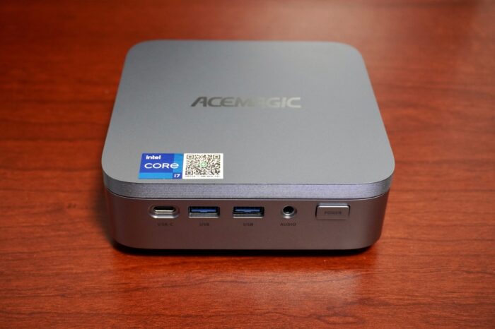 ACEMAGIC M5の前面