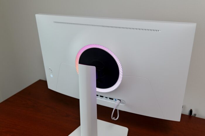 INNOCN GA27V1M MAXの背面LED